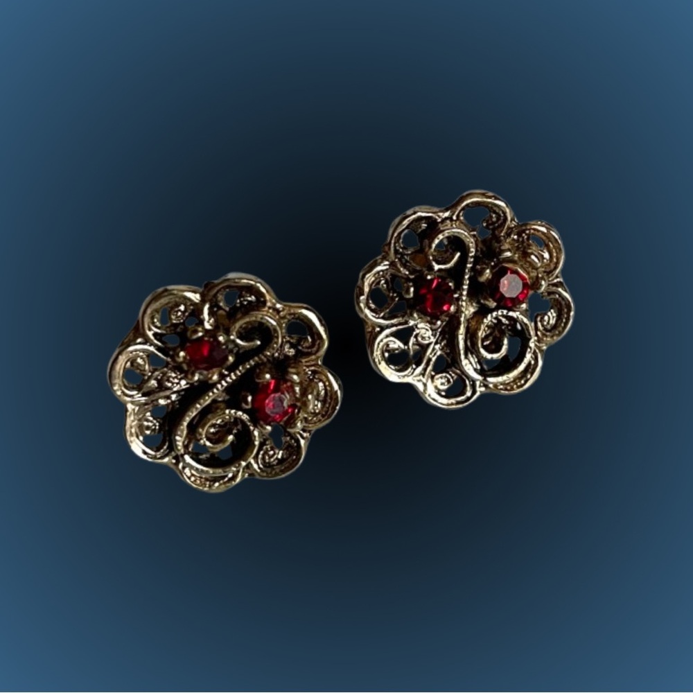 Vintage goldtone & red rhinestone filigree post earrings elegant romantic